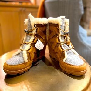 NWT, Sorel Joan of Arctic Wedge II Cozy Boots- size 9.5
